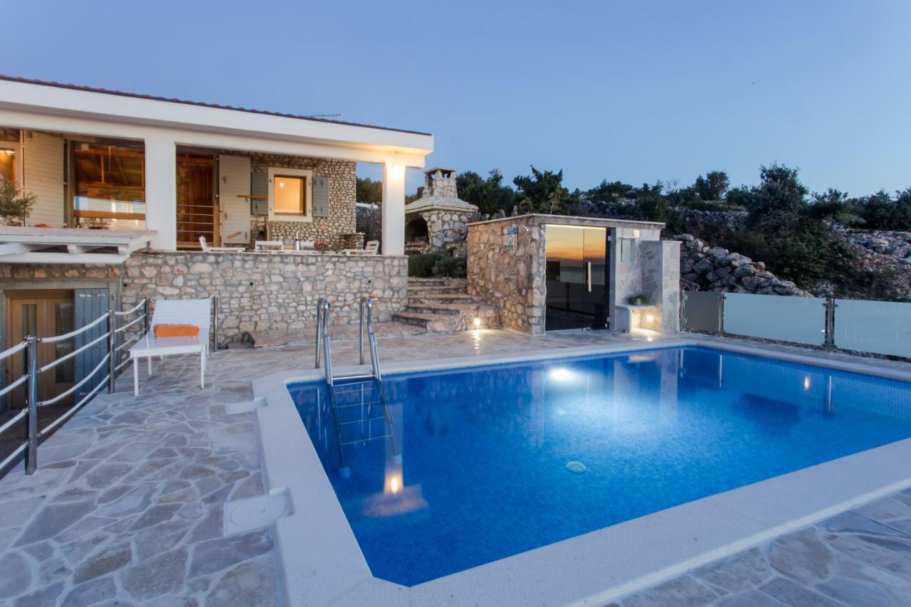 Villa, Stone House With Swimming Pool & Sauna, Beach, Sevid Exteriér fotografie