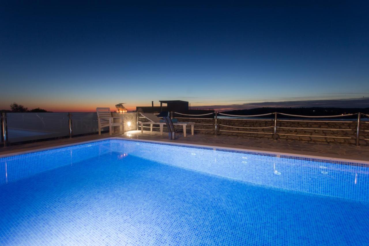 Villa, Stone House With Swimming Pool & Sauna, Beach, Sevid Exteriér fotografie