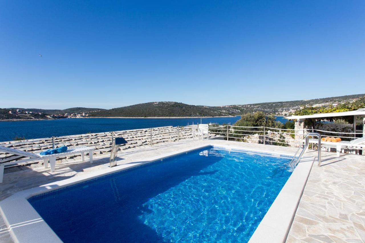 Villa, Stone House With Swimming Pool & Sauna, Beach, Sevid Exteriér fotografie