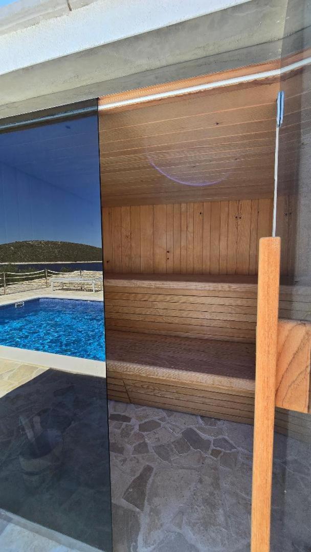 Villa, Stone House With Swimming Pool & Sauna, Beach, Sevid Exteriér fotografie