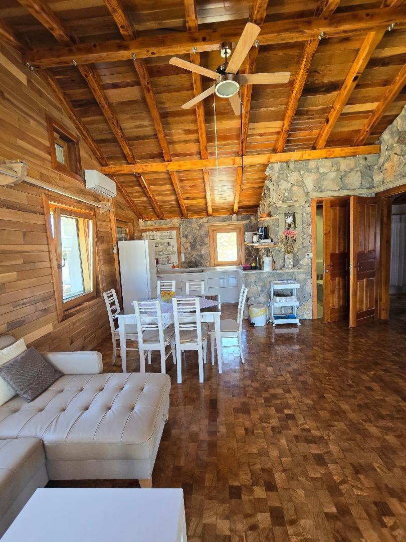 Villa, Stone House With Swimming Pool & Sauna, Beach, Sevid Exteriér fotografie