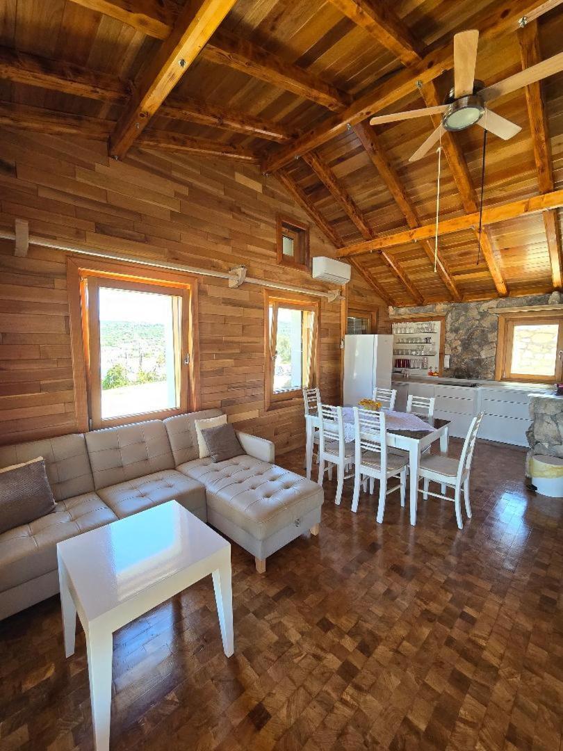 Villa, Stone House With Swimming Pool & Sauna, Beach, Sevid Exteriér fotografie