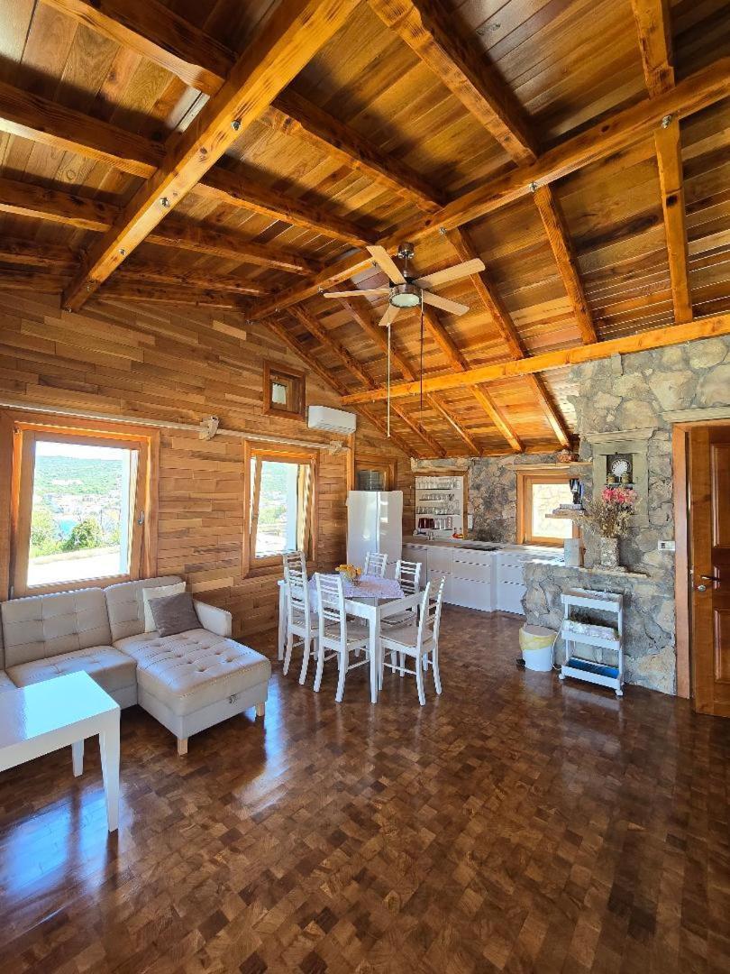 Villa, Stone House With Swimming Pool & Sauna, Beach, Sevid Exteriér fotografie